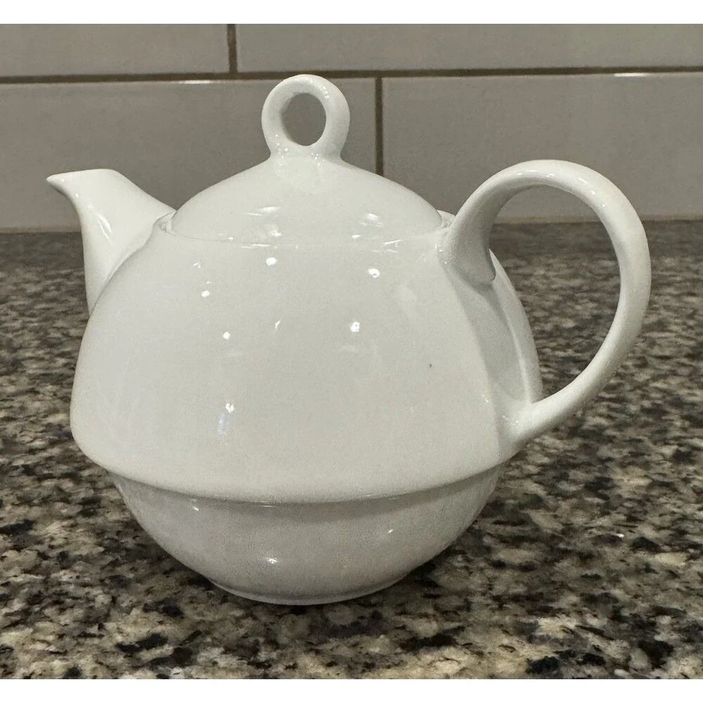 Vintage White Porcelain Small Tea Pot Kettle Home Table Decor